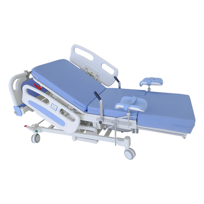 Cama de maternidad especial para ginecología y la obstetricia en hospital azul