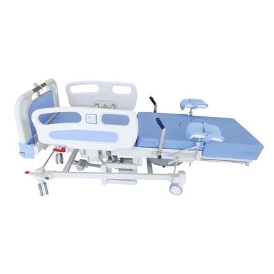 Cama de maternidad especial para ginecología y la obstetricia en hospital azul