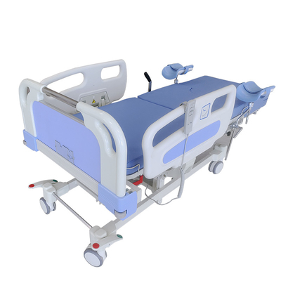 Cama de maternidad especial para ginecología y la obstetricia en hospital azul