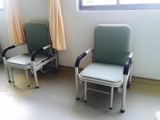 Cama de acompañamiento multifuncional de la silla del hospital del plegamiento 250KG los 3cm