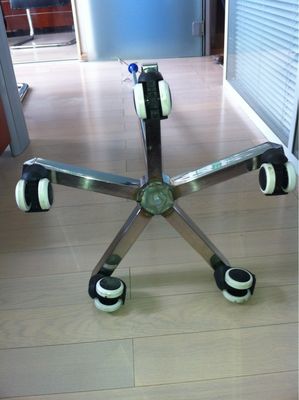 Soporte médico de la infusión de los accesorios del acero inoxidable IV poste para la base inferior