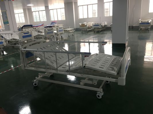 Cama de hospital manual inestable del CE ISO 680m m de los echadores 3 multifuncionales lujosos