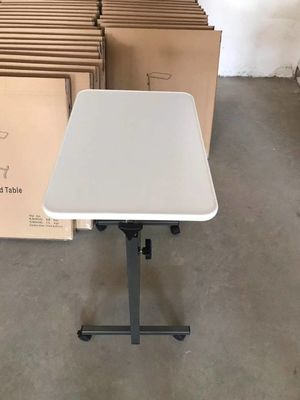 Tabla blanca de la cama de Tray Table With Wheels Over de la cama de hospital de los pacientes