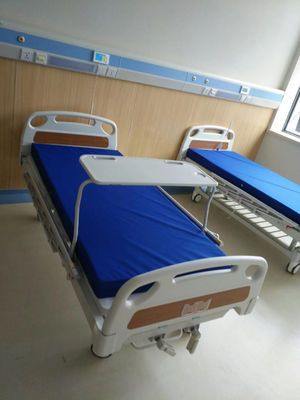 Mesa de comedor plástica los 90X34.5cm sobre la sobremesa de la cama sobre la tabla del hospital de la cama
