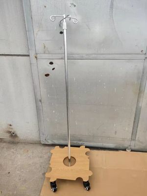 Sitio paciente derecho movible de aluminio de la cama del soporte IV poste de la infusión IV