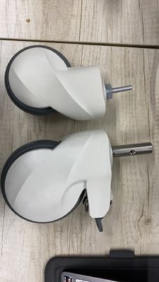 Nuevo echador médico del diámetro 28 del émbolo del control de central de la rueda del echador de la cama 5inch con el freno