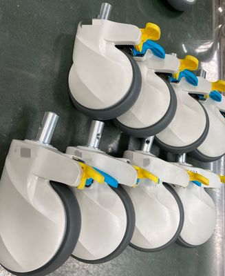 Nuevo echador médico del diámetro 28 del émbolo del control de central de la rueda del echador de la cama 5inch con el freno