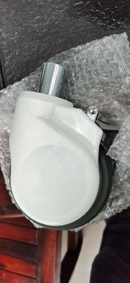Echador médico de las piezas de la cama de hospital rueda plástica muda de 5 pulgadas con la cubierta externa del ABS del freno