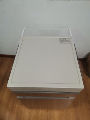 Color de madera de la placa de la estructura del hospital de la cabecera de la tabla de aluminio del gabinete con los echadores