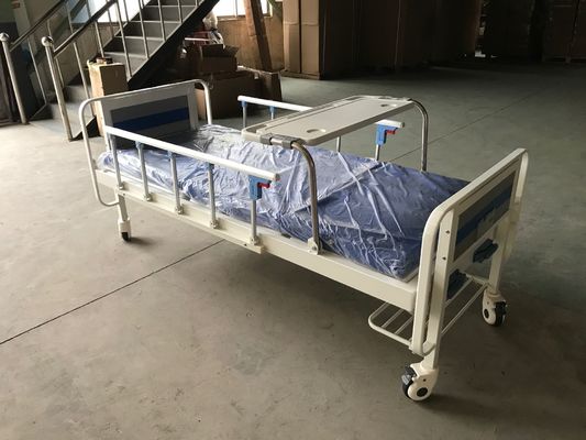 Cama de hospital manual médica de dos funciones con dos manivelas y sobre la tabla de la cama