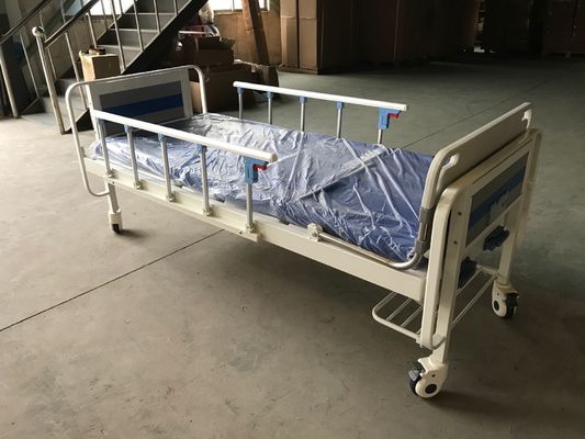 Cama de hospital manual médica de dos funciones con dos manivelas y sobre la tabla de la cama