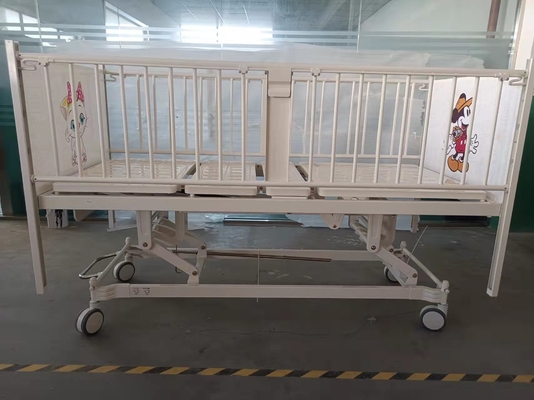 El acero manual inestable de la cama de hospital tres rocía blanco plástico del marco