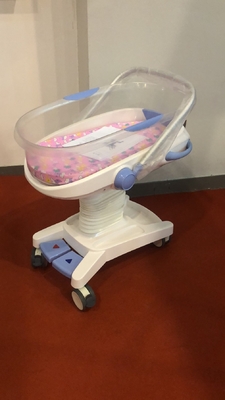 Multiusos ajustable del hospital del pesebre blanco del bebé para los recién nacidos de cuidado