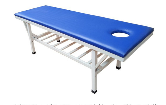 La cama minimalista del examen para el hospital utiliza asistencia médica manual