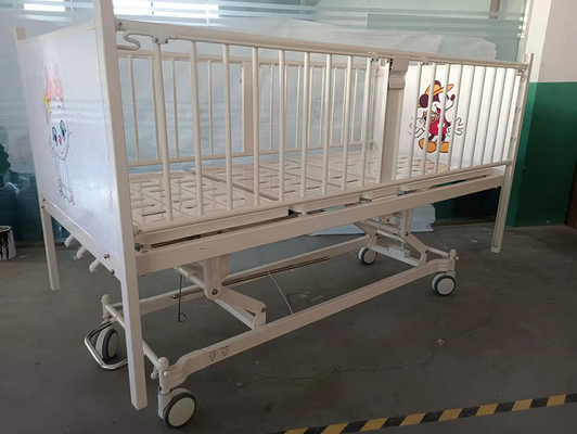 Pesebre blanco del bebé del hospital con el OEM de las imágenes de la historieta disponible