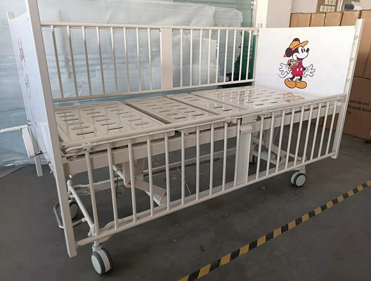 Pesebre blanco del bebé del hospital con el OEM de las imágenes de la historieta disponible