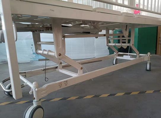Pesebre blanco del bebé del hospital con el OEM de las imágenes de la historieta disponible