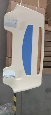 Cabecero blanco de la cama de hospital y recambios de la cama médica del estribo